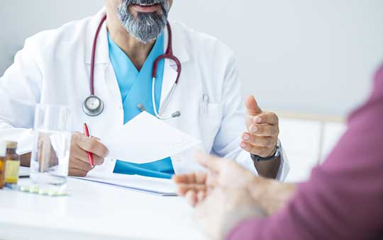 Doctor-Discussing-Treatment-Options-for-Kidney-Cysts