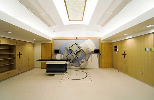 RapidArc-Radiotherapy-Machine