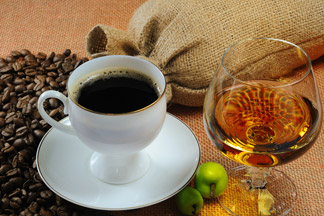 Can drinking alcohol or caffeine cause bladder cancer?